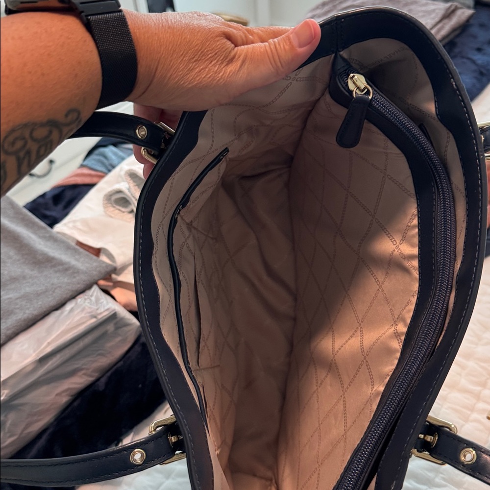 Michael Kors White, Navy & Gray Signature Tote - Picture 2 of 4